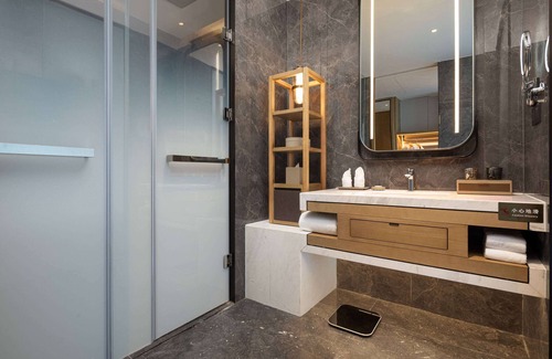 Longquan Hotel | Wyndham Longquan Downtown