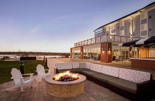 Newport East Hotel | Wyndham Newport Hotel