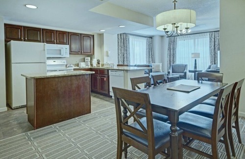 Old Town West Condo | Wyndham Old Town Alexandria - Spacious 2 Bedroom
