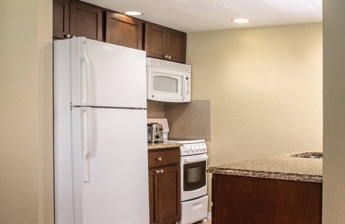 Survey Creek Condo | Wyndham Palm-Aire | 1BR Suite Pool & Resort Access