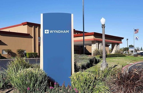 Foothill Farms Hotel | Wyndham Sacramento