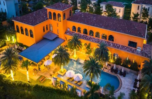Chuong My Hotel | Wyndham Sky Lake Resort and Villas