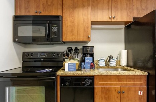 Cherry Grove Beach Condo | Wyndham Towers on the Grove at North Myrtle Beach - 2 Bedroom