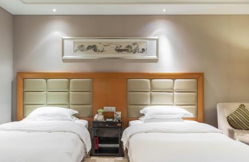 Shihe District Hotel | Wyndham Xinyang Downtown