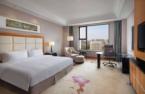 Pingqiao District Hotel | Wyndham Xinyang Downtown
