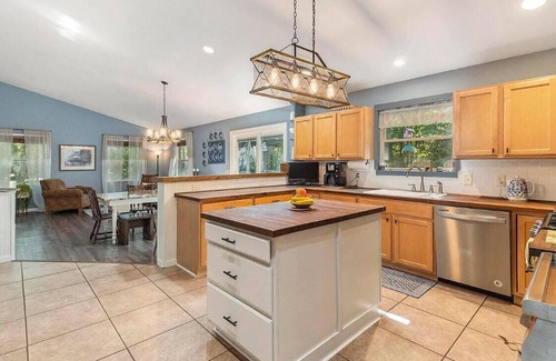 Pentwater House | Wynnwood Cottage Near Pentwater Village