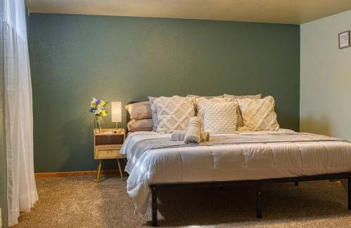 Gillette House | Wyoming Haven 5 bdrm 2 bath- 5 Mins from Downtown