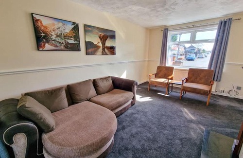 Broadheath House | Wythenshawe 3 bed Family Home by City SuperHost
