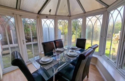 Broadheath House | Wythenshawe 3 bed Family Home by City SuperHost