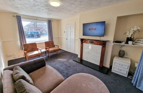 Broadheath House | Wythenshawe 3 bed Family Home by City SuperHost