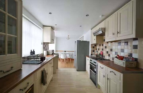 Broadheath House | Wythenshawe Greenbrow Retreat