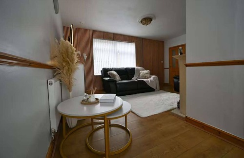 Broadheath House | Wythenshawe Greenbrow Retreat