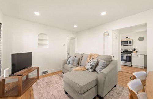 Euclid House | X 3BR Home Bright and Open In Euclid Near Cleveland