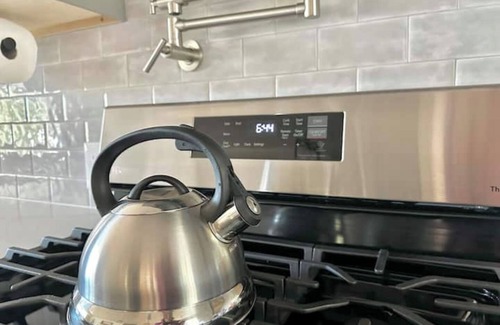 Nevada City House | X-large Nevada City house w/RV hookup & fire pit