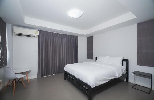 Wang Burapha Phirom Apartment | X Mitr Inn The Grand Palace - Mrt Samyot Station มิตร อินน์ พระบรมมหาราชวัง