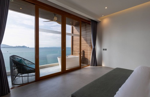 Khanom Hotel | X-sea khanom Harbor Bay Resort