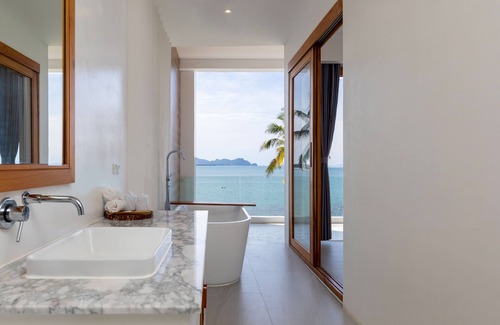 Khanom Hotel | X-sea khanom Harbor Bay Resort