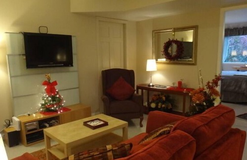 Cobble Hill House | Xanadu 1 Suite - 2 bedroom Luxury on 11 private acres