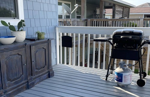 Freeport House | Xanadu/hidden paradise-beautiful 3story canal home-backyard fishing/crabbing