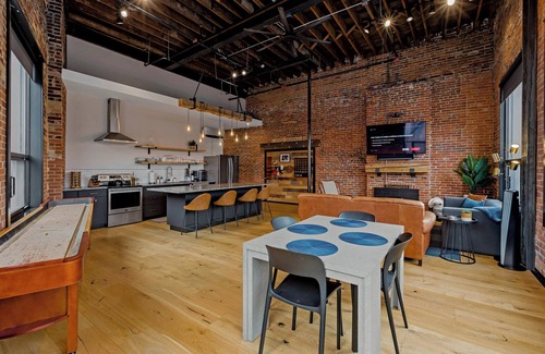 Effingham Apartment | XCHNG Unit B. 3 Bedroom Luxury Loft., XCHNG. Modern Loft in the heart of Effingham.