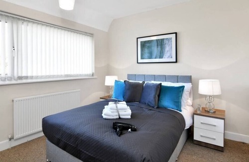 Sheldon House | Xclusive Living Stay near Airport / NEC, The Whitecroft