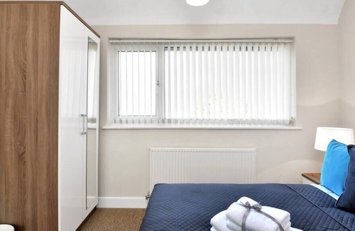 Sheldon House | Xclusive Living Stay near Airport / NEC, The Whitecroft