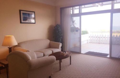 Siming Hotel | Xiamen International Seaside Hotel -Hotel corridor leads to the stone exhibition hall