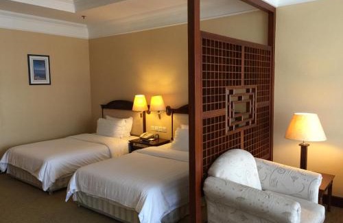 Siming Hotel | Xiamen International Seaside Hotel -Hotel corridor leads to the stone exhibition hall