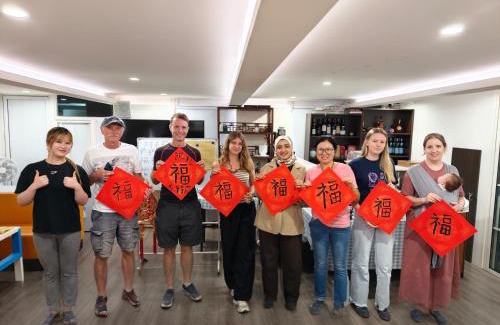 Wangfujing Shopping Area Hotel | Xingshe Alley Courtyard Hotel Beijing Wangfujing Forbidden City Branch - Breakfast included & English speaking reception & Free WiFi and Laundry room & Hutong Culture & Cat-keeping & Flower-growing Terrace & One day tour service & Free coffee