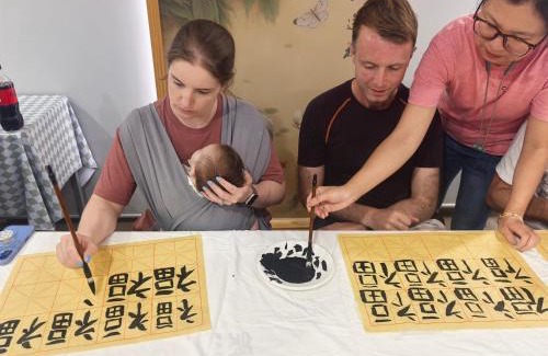 Wangfujing Shopping Area Hotel | Xingshe Alley Courtyard Hotel Beijing Wangfujing Forbidden City Branch - Breakfast included & English speaking reception & Free WiFi and Laundry room & Hutong Culture & Cat-keeping & Flower-growing Terrace & One day tour service & Free coffee