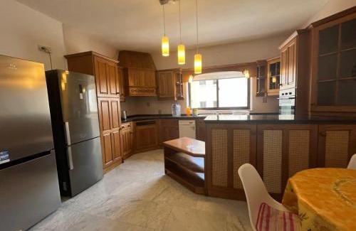 Gzira Apartment | XL Spacious Apartment, 4-BR Home in Central Area, WALK to Sliema - St Julian's
