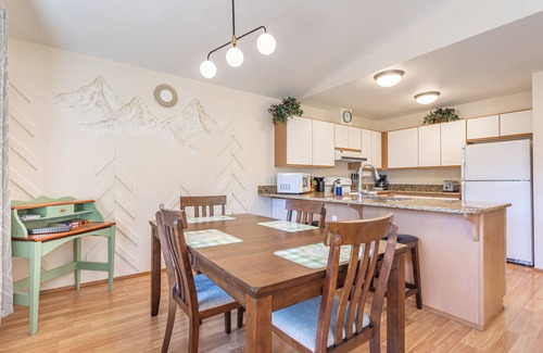 Downtown Leavenworth Condo | Xmas Festivities = Walking Distance! December Dates Available.