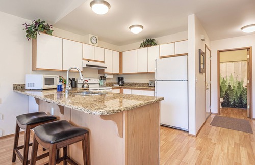 Downtown Leavenworth Condo | Xmas Festivities = Walking Distance! December Dates Available.