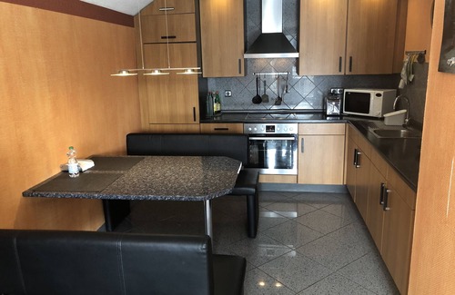 Cadolzburg Apartment | XXL vacation apartment to Nuremberg 10 KM and 5 KM to Playmobilpark Zirndorf,