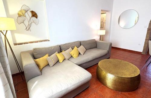 El Colmenar House | XXVIII- La Casa De Las Flores