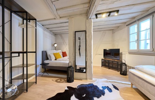 Schwabach Apartment | Xzllenz auf 100qm #Modern#Balkon#Fachwerk#Netflix