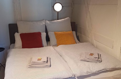 Schwabach Apartment | Xzllenz auf 100qm #modern#balkon#fachwerk#netflix