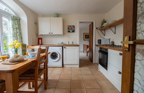 Bontnewydd Cottage | Y Berllan - sleeps 6 guests in 3 bedrooms