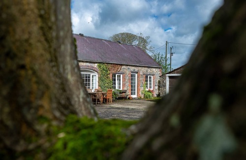 Bontnewydd Cottage | Y Berllan - sleeps 6 guests in 3 bedrooms