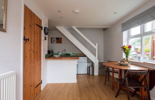 Solva Apartment | Y Bothy · Riverside Bothy In Heart of Scenic Harbour Village