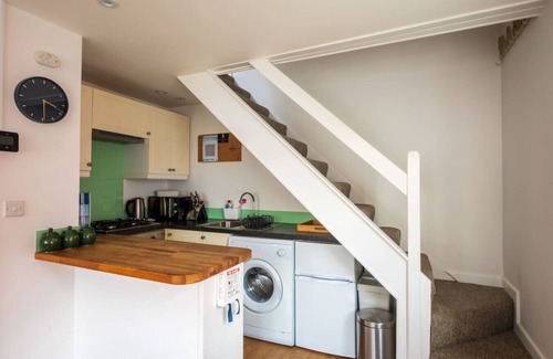 Solva Apartment | Y Bothy · Riverside Bothy In Heart of Scenic Harbour Village