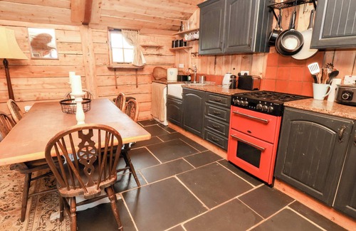 Pontfadog Cottage | Y CABAN, pet friendly, character holiday cottage in Llangollen