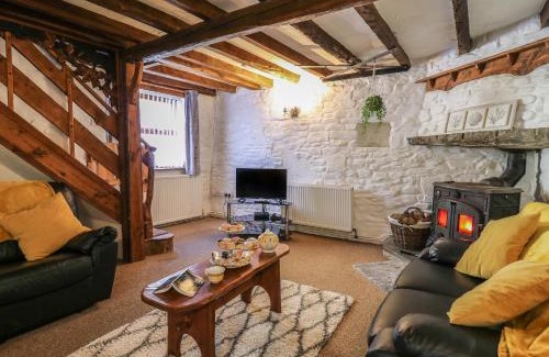 Llanybydder House | Y Cartws