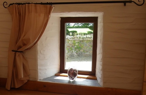 Whitland Cottage | Y-Cartws Offers the Ideal Base whilst you spend your time Exploring West Wales.