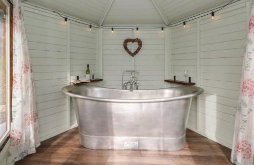 Cribyn House | Y Cwlwm - The Celtic Knot