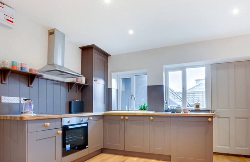 Pentrefelin House | Y Cwtsh in the beautiful Llandeilo