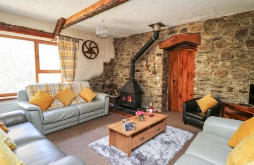 Llanybydder House | Y Felin