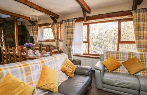 Llanybydder House | Y Felin