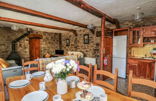 Llanybydder Cottage | Y FELIN, pet friendly, character holiday cottage in Llanybydder