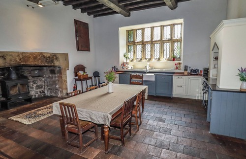 Pontblyddyn House | Y FFERM, pet friendly, character holiday cottage in Pontblyddyn